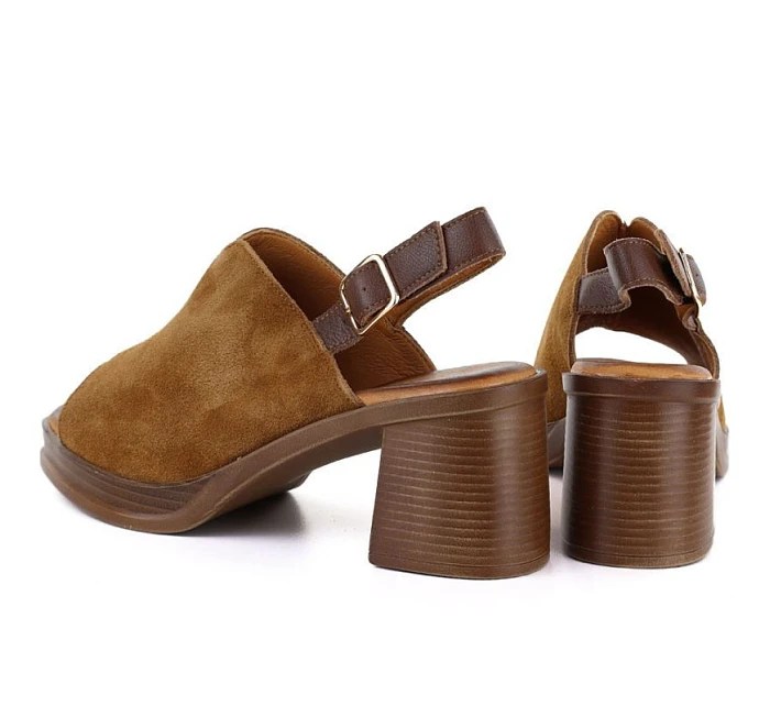 Dámské kožené semišové sandály na podpatku model 22116375 - VINCEZA