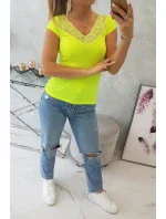 Halenka s krajkovým výstřihem žlutá neonová Halenka s krajkovým výstřihem žlutá neonová