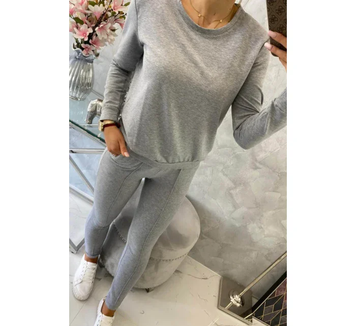 Šedá tepláková souprava Šedá tepláková souprava