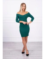 Priliehavé šaty s výstrihom do V v zelenej farbe