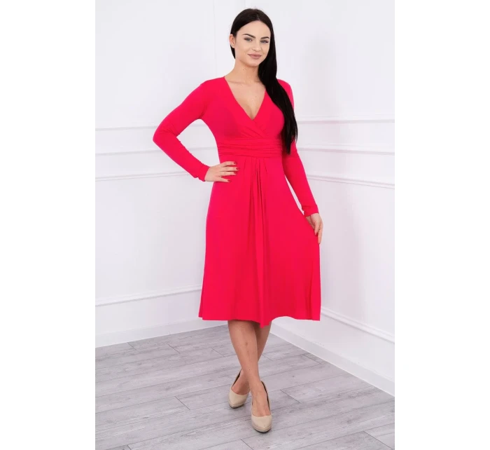 Šaty s průstřihem pod prsy fuchsiová