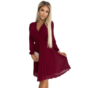 ISABELLE Dámské plisované šaty ve vínové bordó barvě s dlouhými rukávy a výstřihem model 22401909 - numoco ISABELLE Dámské plisované šaty ve vínové bordó barvě s dlouhými rukávy a výstřihem model 22401909 - numoco