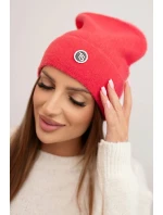 Dámska čiapka z mäkkej alpaky s ozdobnou plaketou malinová Dámska čiapka z mäkkej alpaky s ozdobnou plaketou malinová