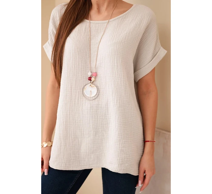 Mušelínová blúzka s náhrdelníkom béžová