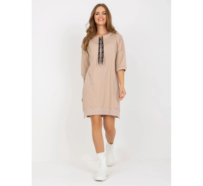 Šaty RV SK model 20235470 béžové - FPrice Šaty RV SK model 20235470 béžové - FPrice