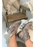 Dámské perforované kotníkové boty na nízkém podpatku model 21961093 Béžové - S.Barski