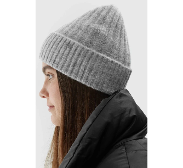 Dámská zimní čepice model 21645348 šedá - 4F Dámská zimní čepice model 21645348 šedá - 4F