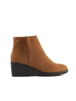 Trendy hnedé dámske členkové topánky na klinoch