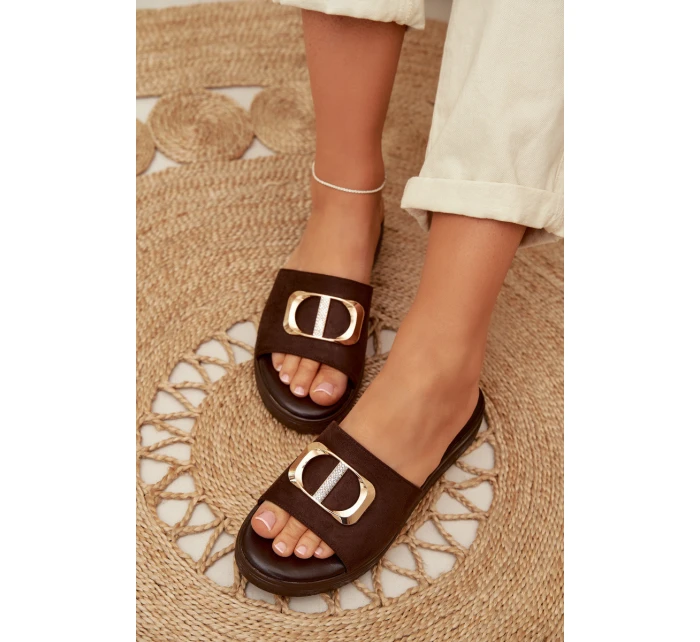 Dámské pantofle se zlatým detailem čokoládové model 22027941 - Boto Dámské pantofle se zlatým detailem čokoládové model 22027941 - Boto