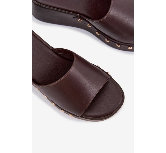 Dámské pantofle na platformě se zlatými sponami hnědé Arionne