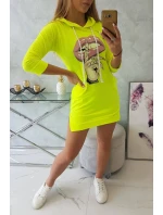 Šaty s delšími zády a barevným model 18742828 potiskem - K-Fashion Šaty s delšími zády a barevným model 18742828 potiskem - K-Fashion