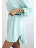 Šaty s delšími zády a pásem mincovna