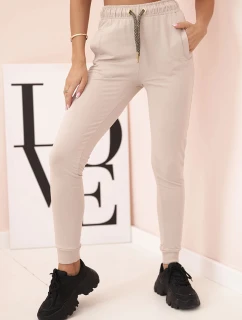 Dámske bavlnené cargo nohavice s vreckami a retiazkou béžovej farby