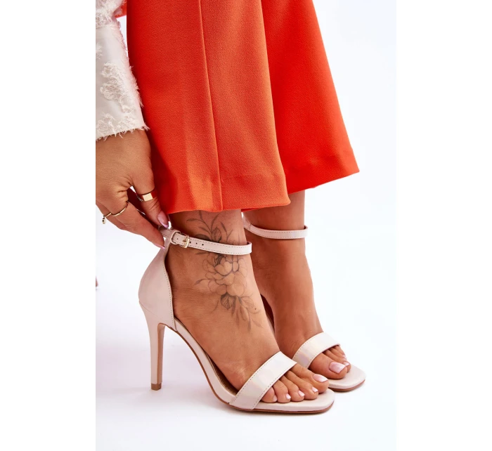 Módní sandály Beige béžové model 21612457 - VINCEZA Módní sandály Beige béžové model 21612457 - VINCEZA