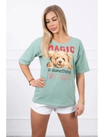 model 18746368 tmavě mátová halenka s potiskem - K-Fashion model 18746368 tmavě mátová halenka s potiskem - K-Fashion