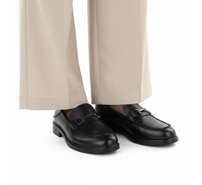 Dámske kožené mokasíny čierne Vinceza 18117