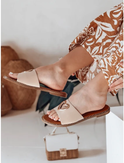 Dámské žabky se srdcem beige Dstreet model 21984721 - FashionStreet