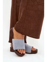 Dámské pantofle se zlatými sponami modré model 21918761 - Boto