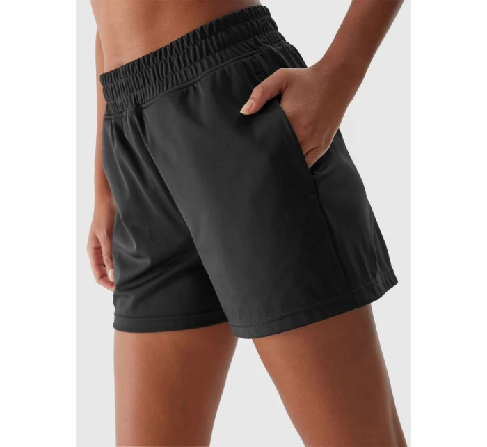 Dámske rýchloschnúce tréningové šortky 4F Dámske rýchloschnúce tréningové šortky 4F