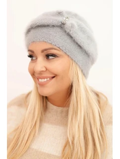 Dámská zimní čepice model 21441598 s ozdobou a kožešinou šedá - K-Fashion