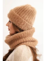 Dámský set čepice a šály huňatý s ozdobným camelový model 21461110 - K-Fashion Dámský set čepice a šály huňatý s ozdobným camelový model 21461110 - K-Fashion