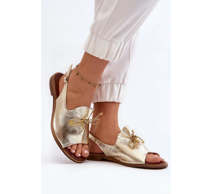 model 21646277 Kožené Ploché Sandály Zlaté - Zazoo