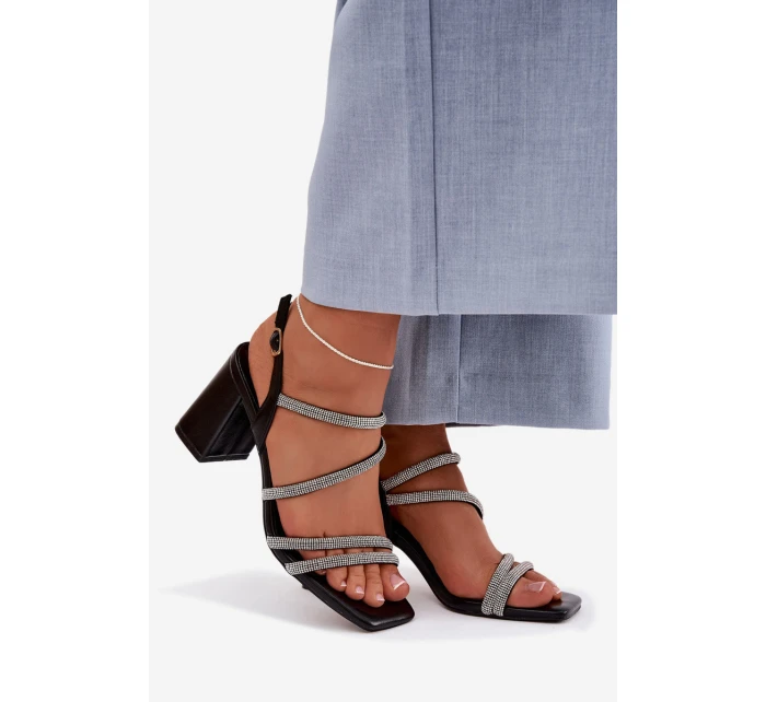 Černé dámské sandály na podpatku s pásky a model 22027990 - Boto