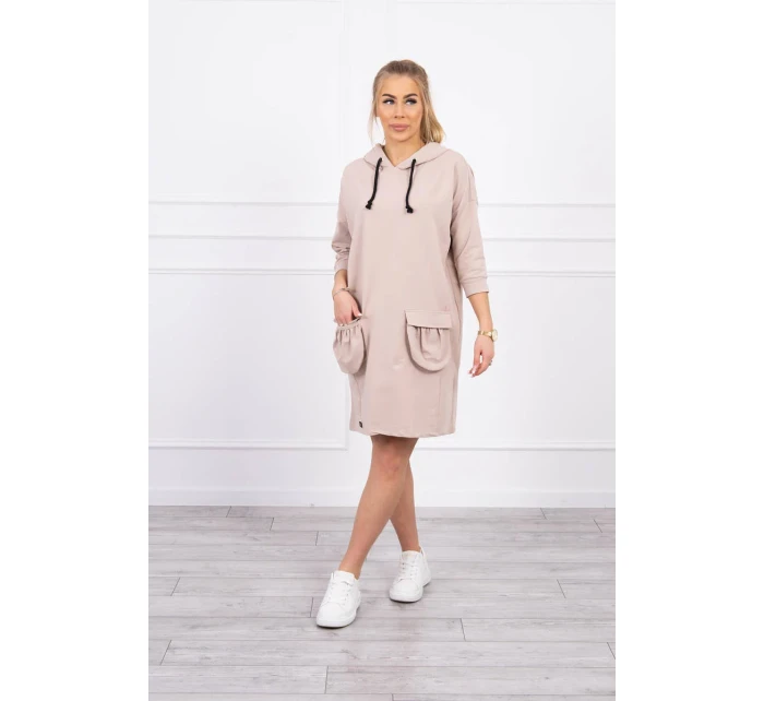 Béžové šaty s kapucí Béžové šaty s kapucí