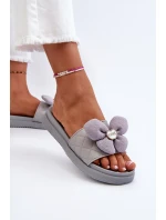Dámské šedé sandály s ozdobou na nízké platformě model 21653401 - Boto Dámské šedé sandály s ozdobou na nízké platformě model 21653401 - Boto