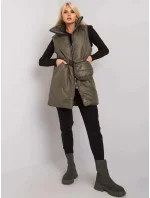 Péřová vesta v khaki barvě se stojáčkem model 20500626 - Factory Price Péřová vesta v khaki barvě se stojáčkem model 20500626 - Factory Price