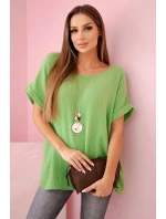 Mušelínová blúzka s olivovým náhrdelníkom Mušelínová blúzka s olivovým náhrdelníkom