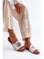 model 21665479 Kožené Žabky Na Ploché Podrážce S Ozdobou Bílé - Zazoo