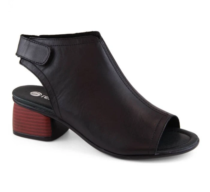 Pohodlné kožené sandále Remonte W RKR654