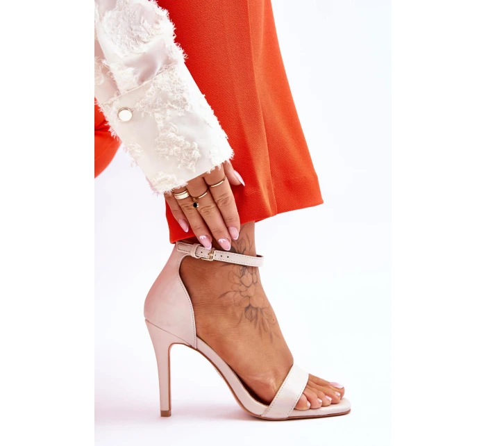 Módní sandály Beige béžové model 21612457 - VINCEZA Módní sandály Beige béžové model 21612457 - VINCEZA