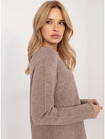 Sweter IT SW model 22404346 ciemny bezowy - FPrice Sweter IT SW model 22404346 ciemny bezowy - FPrice