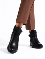 Zajímavé kotníčkové boty černé dámské na plochém podpatku Zajímavé kotníčkové boty černé dámské na plochém podpatku