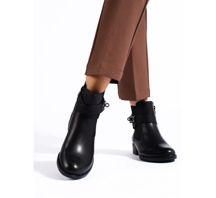 Zajímavé kotníčkové boty černé dámské na plochém podpatku Zajímavé kotníčkové boty černé dámské na plochém podpatku