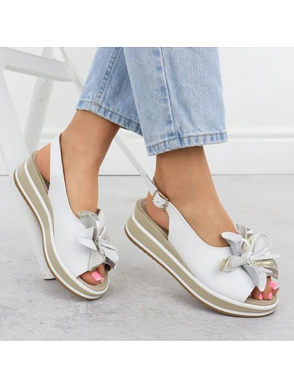 model 22134898 dámské kožené sandály s květinovým podpatkem bílé barvy - FILIPPO