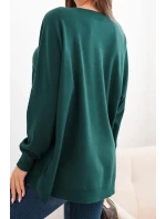 Dámský svetr s delším zadním dílem a  tmavě zelený model 21731276 - K-Fashion