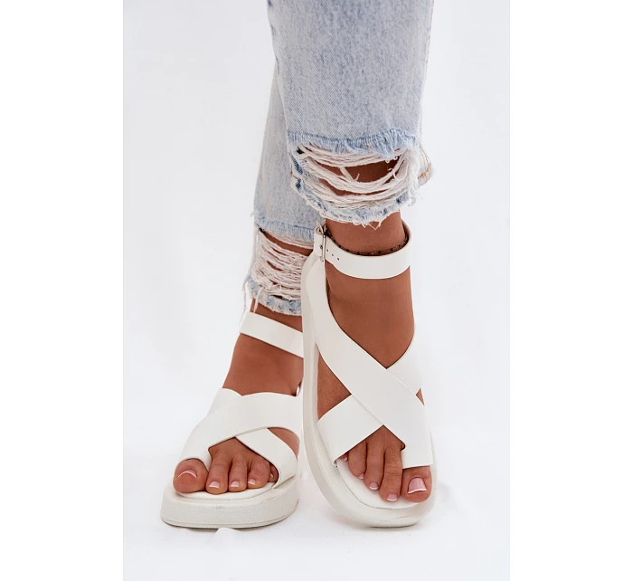 Sandály z eko kůže na platformě Bílé model 22102991 - Boto