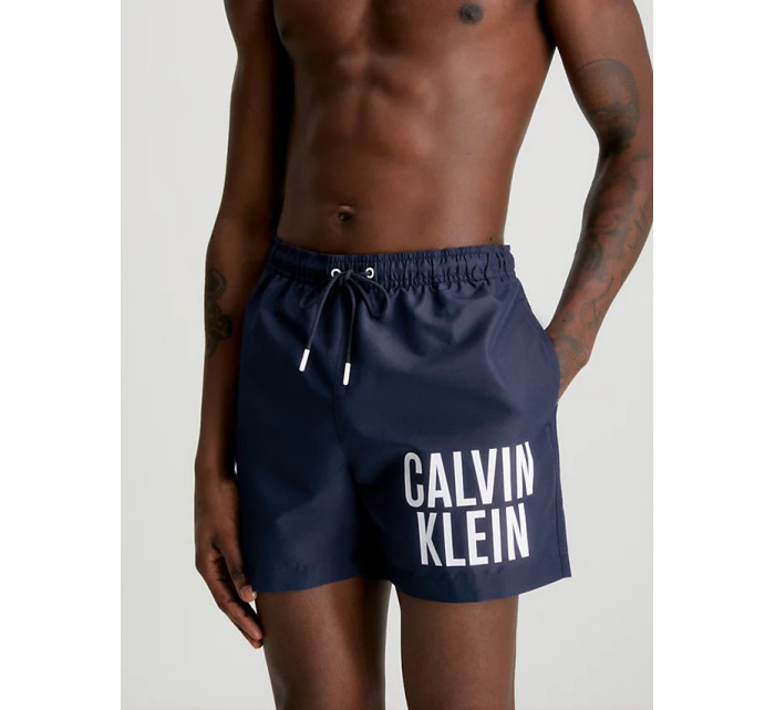Pánske stredné plavecké šortky so sťahovacou šnúrkou KM0KM00794 XNE tm. modrá - Calvin Klein