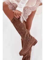 Dámské perforované kozačky na plochém podpatku model 21998034 Hnědé - S.Barski Dámské perforované kozačky na plochém podpatku model 21998034 Hnědé - S.Barski