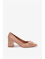Dámske lakované lodičky na podpätku so zdobením Isoline - nude Dámske lakované lodičky na podpätku so zdobením Isoline - nude