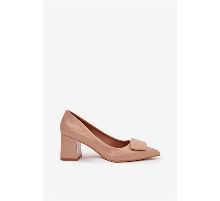 Dámske lakované lodičky na podpätku so zdobením Isoline - nude Dámske lakované lodičky na podpätku so zdobením Isoline - nude