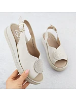 Dámské sandály na platformě se zirkony béžové model 22134919 - FILIPPO