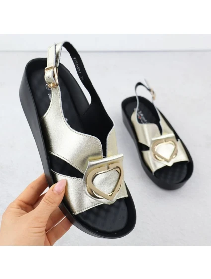 Dámské kožené sandály na platformě zlaté model 21904978 - S.Barski Dámské kožené sandály na platformě zlaté model 21904978 - S.Barski