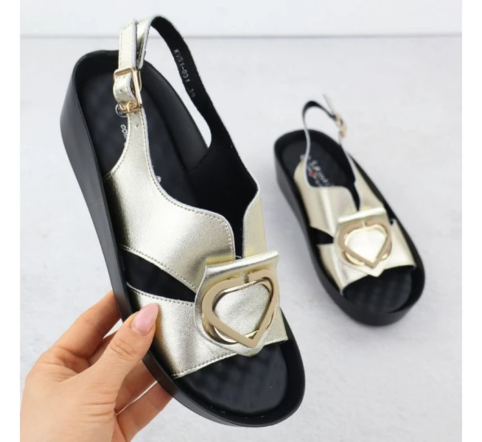 Dámské kožené sandály na platformě zlaté model 21904978 - S.Barski Dámské kožené sandály na platformě zlaté model 21904978 - S.Barski