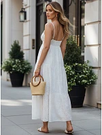 sukienka maxi na biała model 22212344 - FashionStreet sukienka maxi na biała model 22212344 - FashionStreet