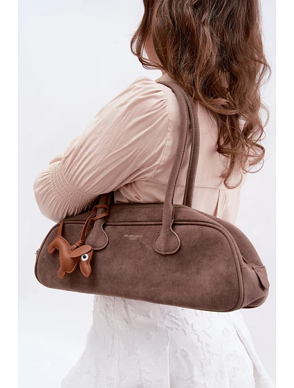 Kabelka z imitace semiše přívěsek tmavě béžová model 22111642 - Flora&Co