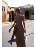 Kombinéza na jedno rameno se mocca model 20970556 - Moe Kombinéza na jedno rameno se mocca model 20970556 - Moe